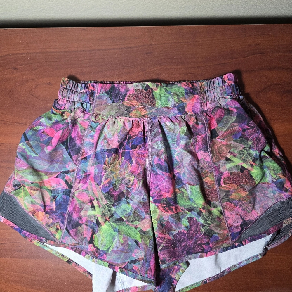 lululemon Hotty Hot High Rise 4" Printed Short Size 4